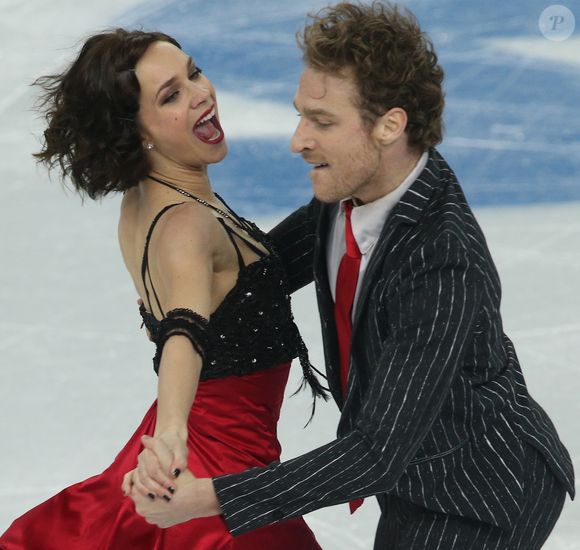 Le couple de patineurs français Nathalie Pechalat et Fabian Bourzat lors de leur programme court de danse en patinage artistique au Iceberg Skating Palace pendant les Jeux Olympiques d'Hiver de Sotchi, le 16 février 2014.  
Crédit : ITAR TASS / BESTIMAGE
