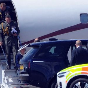 Le prince William et son épouse Kate Middleton à l'aéroport de Glasgow en Écosse, le 22 mai 2025.  Backgrid UK/ Bestimage