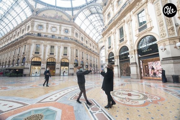 La majestueuse verrière de la Galleria Vittorio Emanuele II a servi de toile de fond

La Galleria Vittorio Emanuele II à Milan, le 10 mars 2020. © Backgrid UK/ Bestimage