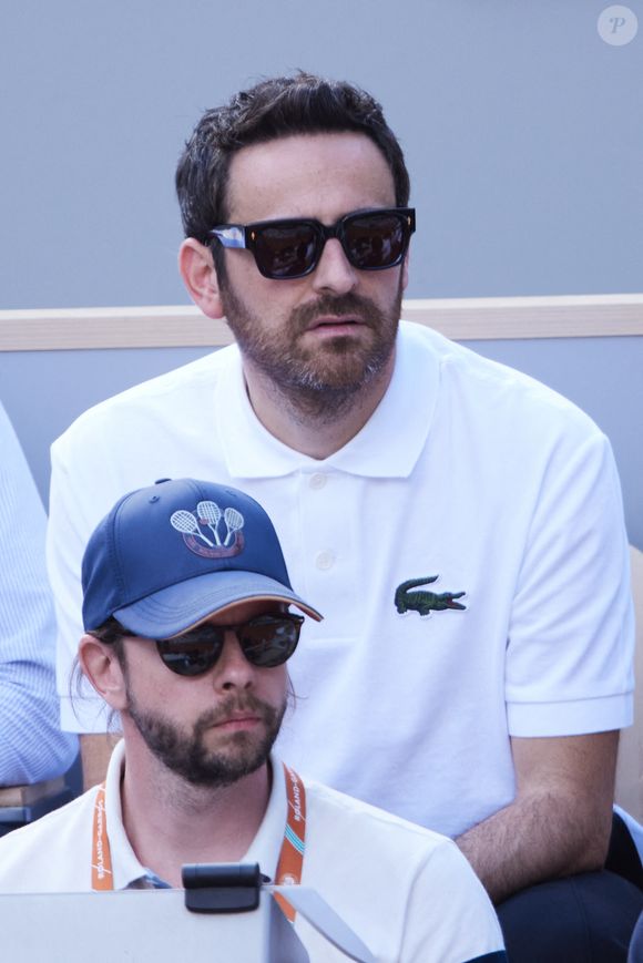 Camille Combal - Célébrités dans les tribunes de la finale homme des Internationaux de France de tennis de Roland Garros 2024 à Paris le 9 juin 2024. © Jacovides-Moreau/Bestimage