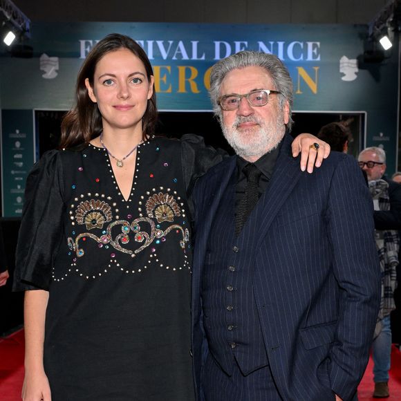 Pour la montée des marches, sa fille Nelly était présente

Daniel Auteuil et sa fille Nelly Auteuil lors de la 6ème édition du festival Cinéroman à Nice le 4 octobre 2024. © Domnique Jacovides - Bruno Bebert / Bestimage