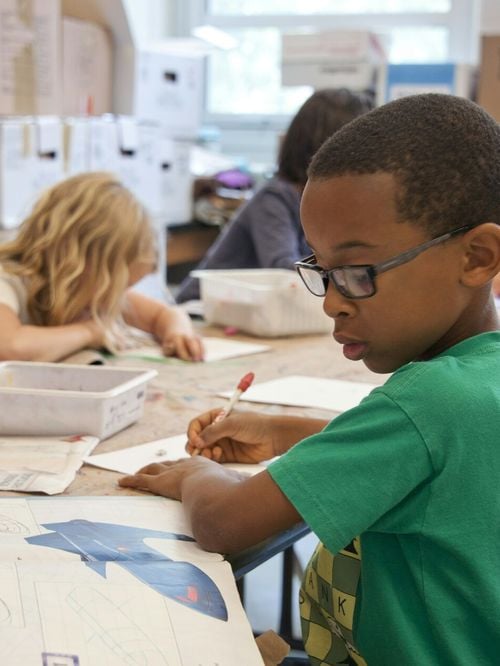 On arrête tout : ces phrases que l'on dit aux enfants et que l'on pense anodines ne le sont pas du tout !