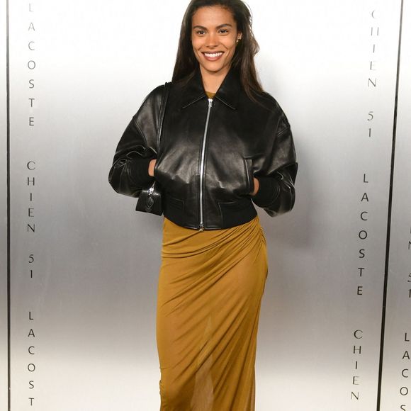 Tina Kunakey au photocall de la soirée Lacoste X Chien 51 au club Silencio en marge du 78ème Festival International du Film de Cannes, France, le 18 mai 2025. © Romain Doucelin/Bestimage