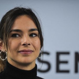 "Vous vous mettez une pression de dingue dans votre activité professionnelle ? Mais réfléchissez-y bien : cette quantité de pression vous est-elle imposée ou est-ce vous qui vous vous l’imposez ?" 

La Française Marine Lorphelin, médecin généraliste, mannequin et Miss France 2013, regarde pendant une visite de presse au Centre de ressources et de compétences de la mucoviscidose (CRCM) à l'hôpital Necker-Enfants malades - AP-HP à Paris, France. Photo by Firas Abdullah/ABACAPRESS.COM