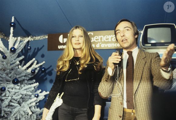 Allain Bougrain-Dubourg et Brigitte Bardot sont restés bons amis et ils ont passé de merveilleux moments ensemble.


En France, à Genevilliers, lors d'une campagne d'adoption au refuge de la SPA Grammont, Brigitte BARDOT et Allain BOUGRAIN-DUBOURG. Le 17 décembre 1983. © Jean-Claude Colin via Bestimage