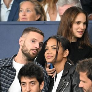 Christina Milian et M. Pokora lors du match de qualification pour la Coupe du Monde 2026 entre la France et l'Islande au Parc des Princes à Paris, le 9 septembre 2025. 

Photo : Lionel Urman / Bestimage