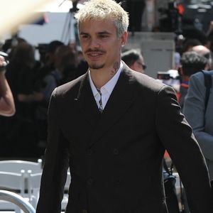 Il débute sa carrière en France avec un long-métrage en France.

Hollywood, Californie — Des célébrités, des athlètes et des invités de marque se sont réunis à Hollywood, en Californie, pour célébrer David Beckham à l’occasion de l’inauguration de son étoile sur le Hollywood Walk of Fame.
Backgrid USA / Bestimage
