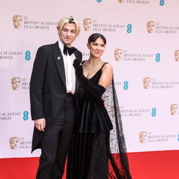 Jake Bongiovi, Millie Bobby Brown - Photocall de la cérémonie des BAFTA 2022 (British Academy Film Awards) au Royal Albert Hall à Londres le 13 mars 2022. 
AGENCE / BESTIMAGE