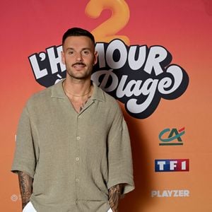 Le chanteur révèle également avoir dû anticiper une allergie aux chevaux avant l’une des activités prévues durant le séjour.

Exclusif - M. Pokora au photocall lors de l'enregistrement de l'émission "L'humour à la plage" pour la 2eme édition du festival de Juan les Pins à la pinède Gould le 27 juin 2025. © Bruno Bebert / Bestimage