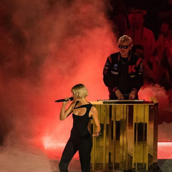 Le cinéaste Nicolas Winding Refn et la chanteuse Angèle lui ont rendu hommage après l’annonce de sa mort.

Kavinsky et Angele lors de la cérémonie de clôture des Jeux Olympiques de Paris 2024 au stade de France à Saint-Denis, le 11 août 2024. 

© Baptiste Autissier / Panoramic / Bestimage