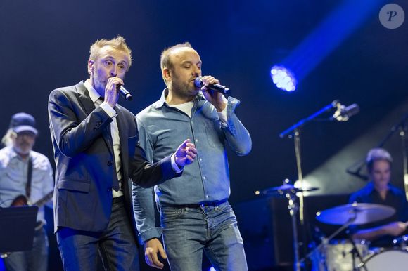 Pierre et Ours Souchon - Scène du Gala de la Fondation Recherche Alzheimer placée sous le signe de l’émotion et du partage avec un concert unique sur le thème "2 générations chantent pour la 3ème" à l’Olympia à Paris le 17 mars 2025. © Olivier Borde - Bertrand Rindoff/Bestimage