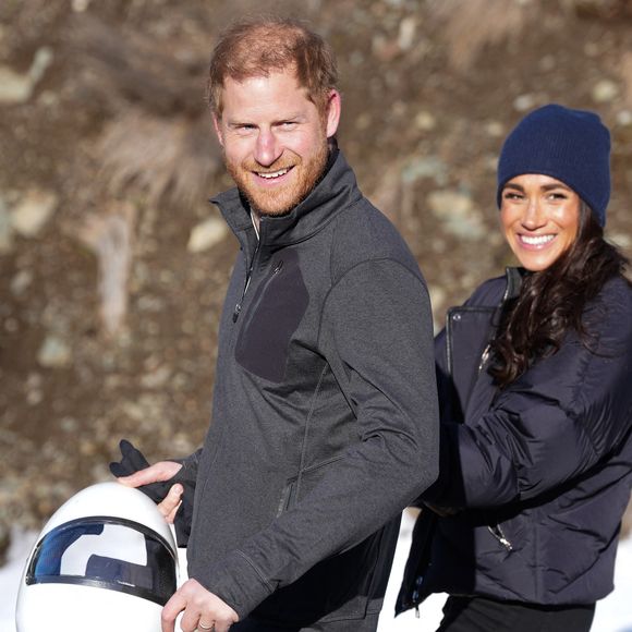 Le prince Harry fait du skeleton sous les yeux de Meghan Markle lors d'une visite au camp d'entrainement des athlètes des Invictus Games 2024 à Whistler en Colombie Britannique le 15 février 2024.Julien Burton / Bestimage