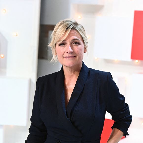 Anne-Elisabeth Lemoine lors de l'enregistrement de l'émission "Vivement Dimanche", présentée par M.Drucker et diffusée le 19 novembre sur France 3, au Studio Gabriel à Paris.

© Guillaume Gaffiot / Bestimage