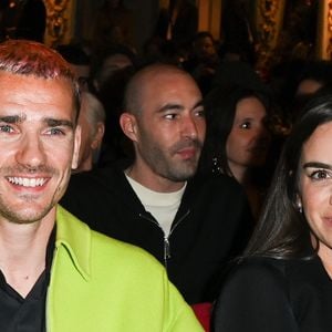 Sur le cliché, on peut voir le fils qu’il a eu avec Erika Choperena au stade Riyadh Air Metropolitano de Madrid

Antoine Griezmann et sa femme Erika Choperena - Inauguration de la statue de cire de "Antoine Griezmann" au musée Grévin à Paris le 6 mars 2023. © Coadic Guirec/Bestimage