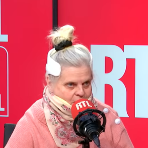 Isabelle Nanty témoigne pour la première fois après son accident de voiture survenu en septembre, face à Marc-Olivier Fogiel pour RTL. Le 27 janvier 2026.