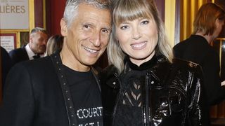 Elle brille entre deux mondes... La double vie de Roxane, la fille de 21 ans de Nagui et Mélanie Page, parfait mélange de ses parents