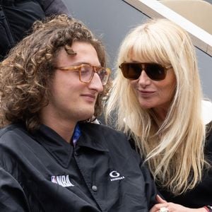 Le fils de Yannick Noah et Isabelle Camus poursuit sa carrière de DJ.

Joalukas Noah et sa mère Isabelle Camus dans les tribunes lors des Internationaux de France de Tennis de Roland Garros 2026, à Paris, France, le 3 juin 2026. © Jacovides-Moreau/Bestimage