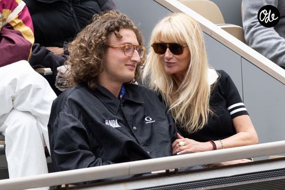 Le fils de Yannick Noah et Isabelle Camus poursuit sa carrière de DJ.

Joalukas Noah et sa mère Isabelle Camus dans les tribunes lors des Internationaux de France de Tennis de Roland Garros 2026, à Paris, France, le 3 juin 2026. © Jacovides-Moreau/Bestimage