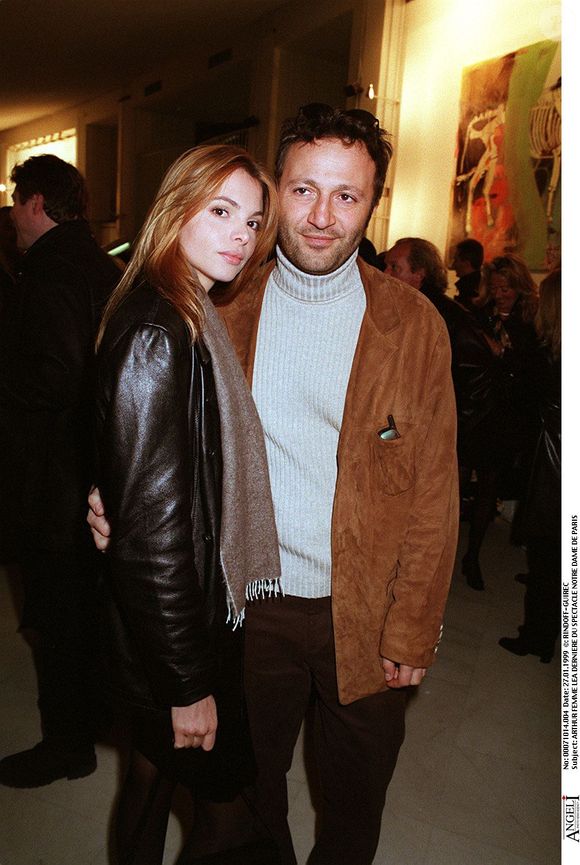 Parmi les femmes qui ont marqué sa vie, on retrouve ainsi Léa Vigny. 

Arthur et Léa Vigny à la dernière du spectacle "Notre dame de Paris" RINDOFF-GUIREC / BESTIMAGE