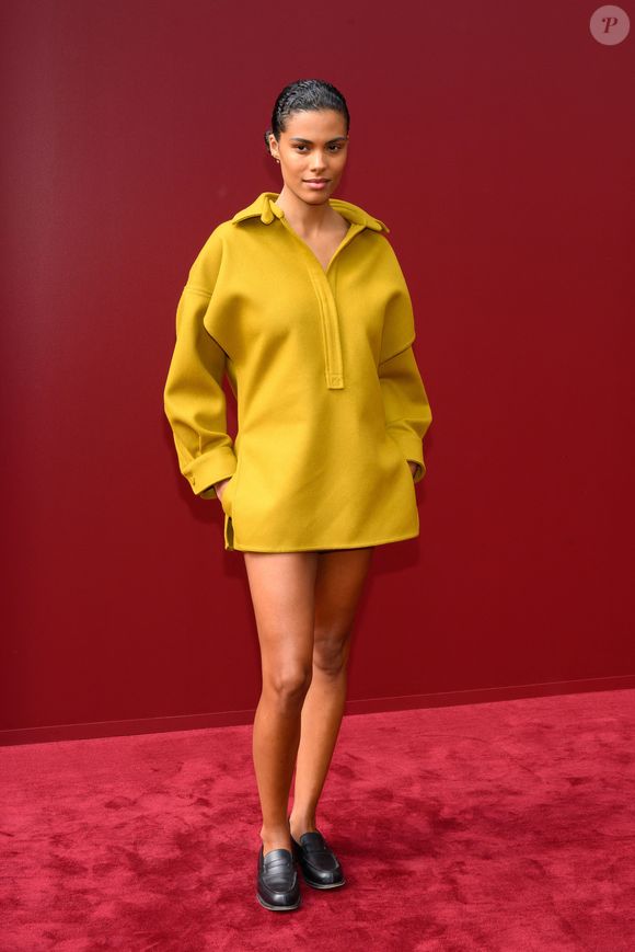"Mes cheveux sont sur-sollicités et même si j'ai beaucoup de cheveux, ils sont fins donc j'en prends donc énormément soin"


Tina Kunakey - Photocall at the Gucci fashion show during the Milan Womenswear Spring/Summer 2025 on September 20, 2024 in Milan, Italy. © Alfonso Catalano/SGP/Bestimage