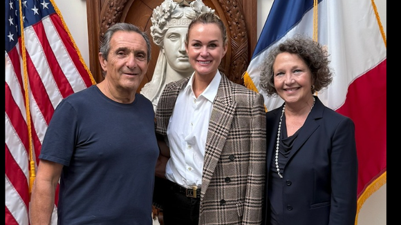 Laeticia Hallyday comblée auprès de Serge Varsano : son compagnon et milliardaire partage un point commun avec Jade et Joy Hallyday