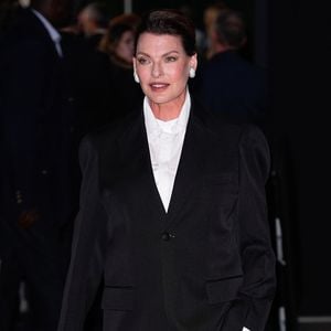 Linda Evangelista est aperçue arrivant au dîner Kering Caring For Women qui s'est tenu le 11 septembre 2025 pendant la Fashion Week de New York. STARMAX / BESTIMAGE