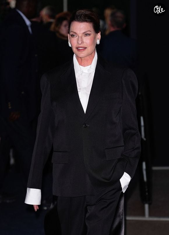 Linda Evangelista est aperçue arrivant au dîner Kering Caring For Women qui s'est tenu le 11 septembre 2025 pendant la Fashion Week de New York. STARMAX / BESTIMAGE
