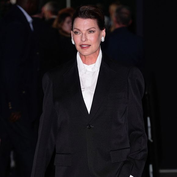 Linda Evangelista est aperçue arrivant au dîner Kering Caring For Women qui s'est tenu le 11 septembre 2025 pendant la Fashion Week de New York. STARMAX / BESTIMAGE