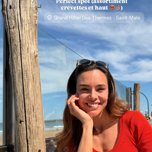 Précisément l'endroit où le couple a passé du bon temps, face à la mer de la célèbre plage du Sillon, à déguster des fruits de mer en terrasse comme s'en est réjouit la médecin de 33 ans en story Instagram

Marine Lorphelin à Saint-Malo avec son compagnon Stan