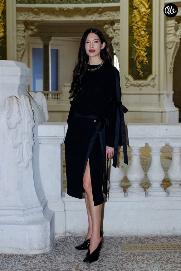 Hannah O'Neill au premier défilé Chanel "Collection Haute Couture Automne/Hiver 2026-2027" lors de la Fashion Week de Paris, le 7 juillet 2026

© Pauline Mourey / Bestimage