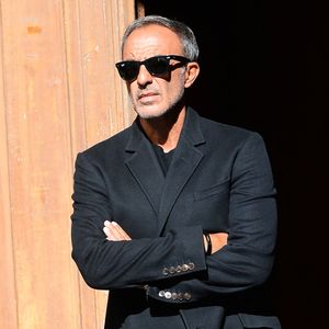 Nikos Aliagas - Obsèques de Claudia Cardinale dans l'église Saint-Roch de Paris, France, le 30 septembre 2025. 

© Bestimage