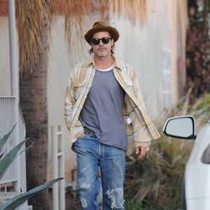 Un divorce durant lequel Brad Pitt a été accusé de violences...

Brad Pitt quitte sa galerie d'art de Los Angeles, le 15 décembre 2019. Crédit Bestimage