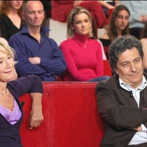 L'actrice française Marie-Anne Chazel et son mari l'acteur Christian Clavier lors de l'enregistrement de l'émission de Michel Drucker 'Vivement Dimanche' (Spécial Marie-Anne Chazel) à Paris-France le mardi 1er juin 2004. Photo par Jean-Jacques Datchary/ABACA.