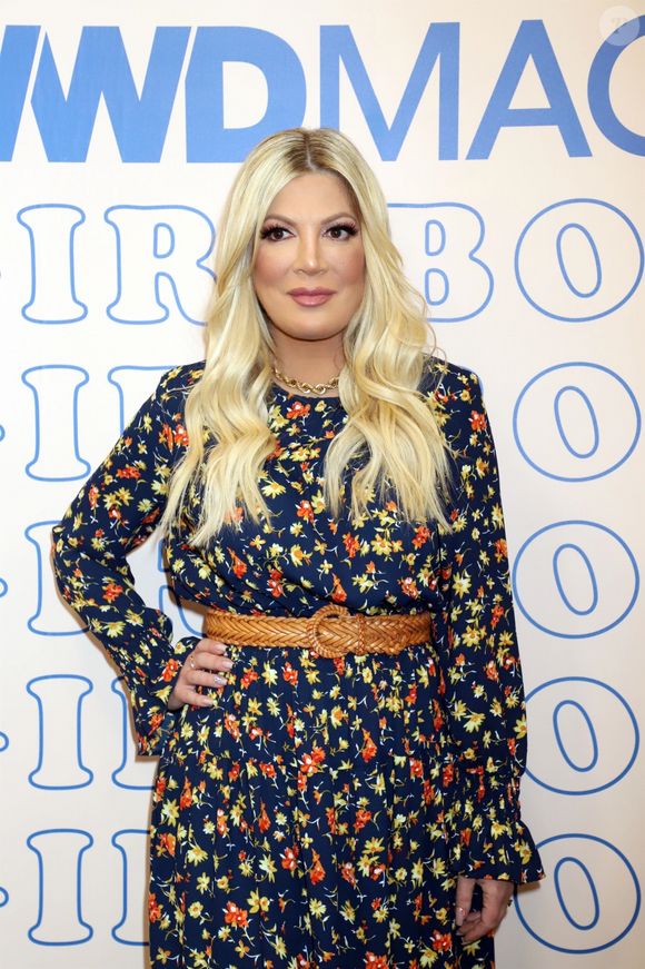 Ils doivent chacun 500 000 dollars d'impôts à la California Franchise Tax Board, ainsi que 37 000 dollars à la banque American Express.

Tori Spelling lors de la mode "90's & 90210" au Mandalay Bay Convention Center de l'hôtel & Casino Mandalay Bay à Las Vegas, Nevada, Etats-Unis, le 6 février 2020.