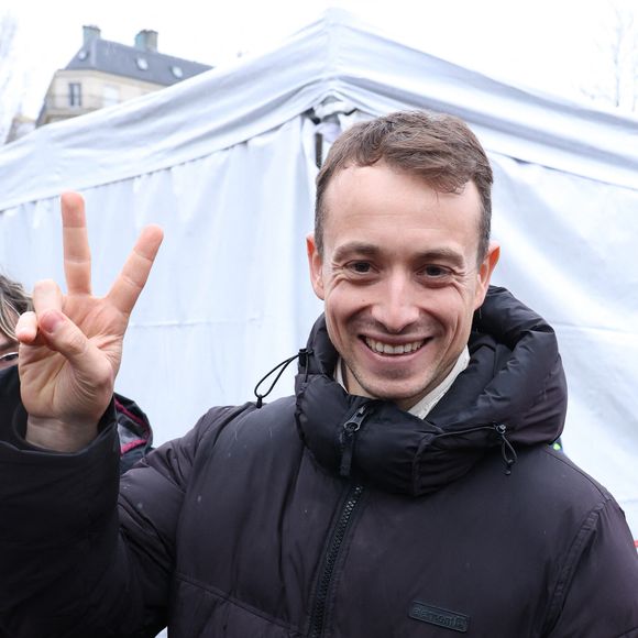 Le semi-marathon de Paris 2026 s’est tenu ce dimanche avec près de 50 000 coureurs au départ.

Hugo Clément à Paris. © Denis Guignebourg/Bestimage