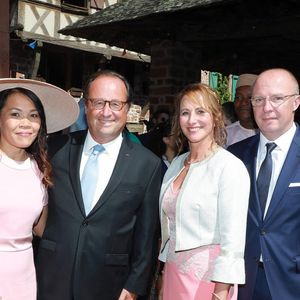 François Hollande et Ségolène Royal ont vécu 25 ans en couple...

Thomas Hollande et Emilie Broussouloux se sont mariés dans le petit village de Meyssac en Corrèze en présence de leurs parents respectifs François Hollande, Ségolène Royal ainsi que Mr et Mme Broussouloux. ABACAPRESS.COM