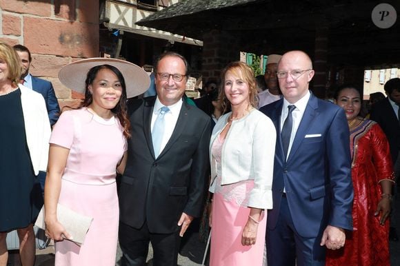 François Hollande et Ségolène Royal ont vécu 25 ans en couple... Thomas Hollande et Emilie Broussouloux se sont mariés dans le petit village de Meyssac en Corrèze en présence de leurs parents respectifs François Hollande, Ségolène Royal ainsi que Mr et Mme Broussouloux. ABACAPRESS.COM