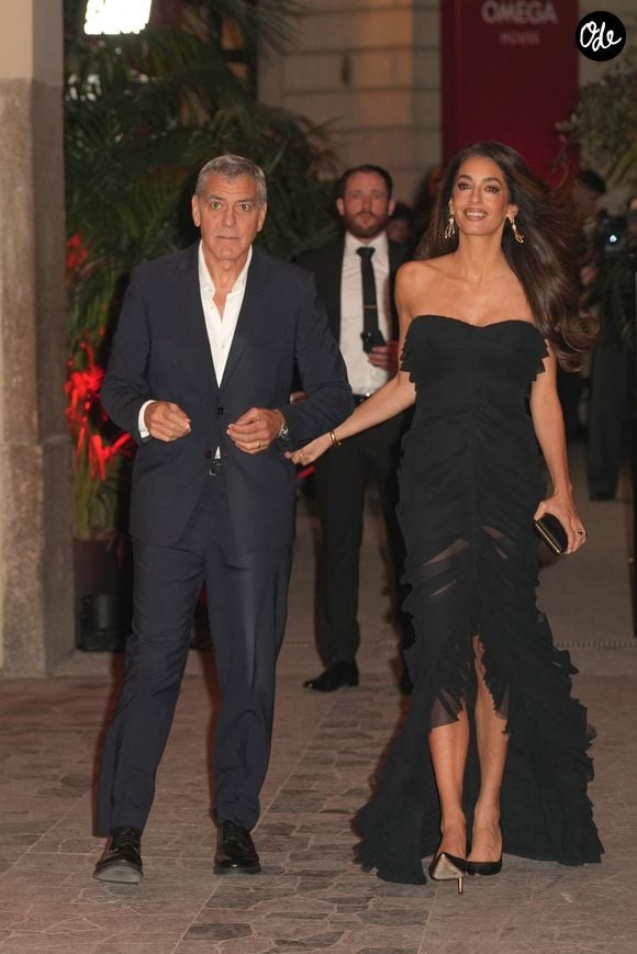 Après leur évacuation, George et Amal Clooney avaient adressé une lettre au maire pour exprimer leur inquiétude et leur attachement à la commune.

George Clooney et Amal Ramzi Alamuddin assistent à la soirée d'ouverture de l’OMEGA House lors des Jeux Olympiques d’hiver 2026 (Milan-Cortina 2026), le 7 février 2026 à Milan, en Italie.

© Lucia Sabatelli / Bestimage