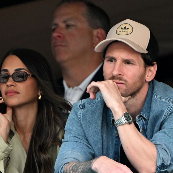 Lionel Messi assiste en famille à l'Open de tennis de Miami, le 28 mars 2025.

© Bestimage