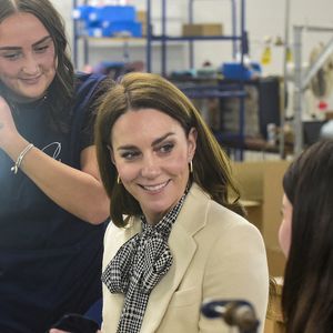 Catherine (Kate) Middleton, princesse de Galles visite Corgi, un fabricant de textiles familial spécialisé dans la production de chaussettes et de tricots, le 30 janvier 2025 à Ammanford, au Pays de Galles, au Royaume-Uni, le 30 janvier 2025.Julien Burton / Bestimage