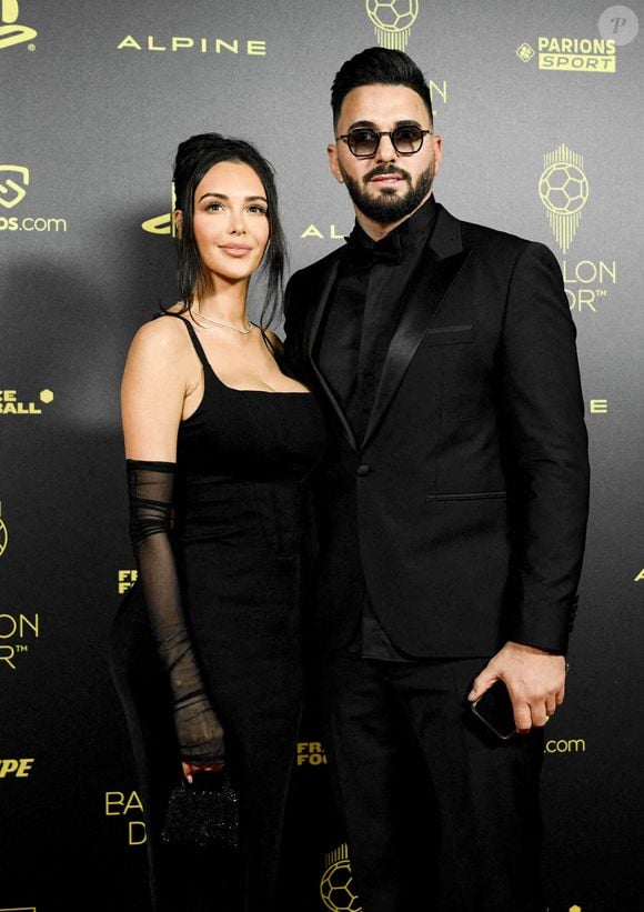 Nabilla (Benattia) et son mari Thomas Vergara au photocall de la 66ème cérémonie du Ballon d’Or au Théâtre du Chatelet à Paris le 17 octobre 2022.