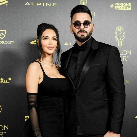 Nabilla (Benattia) et son mari Thomas Vergara au photocall de la 66ème cérémonie du Ballon d’Or au Théâtre du Chatelet à Paris le 17 octobre 2022.