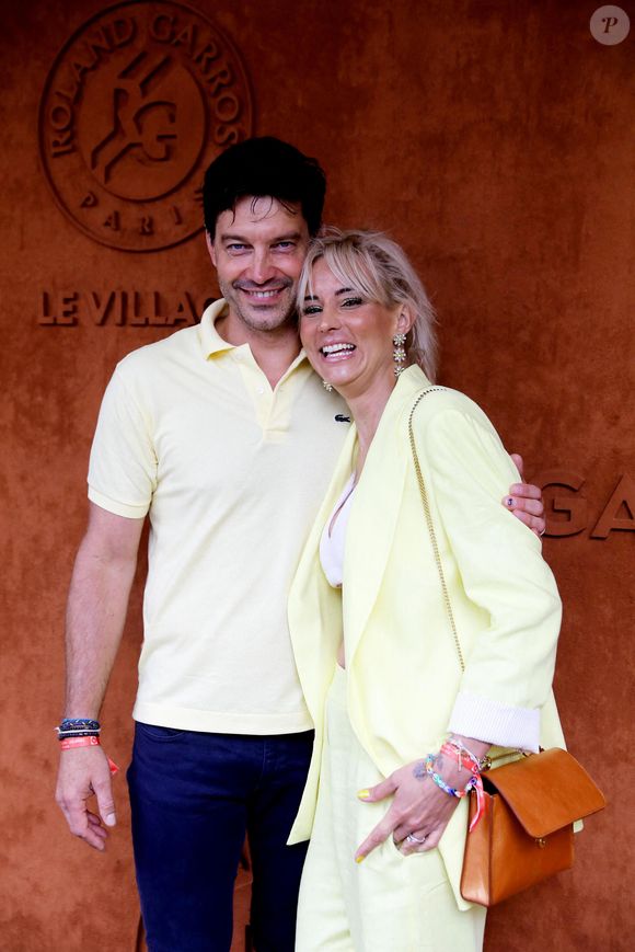 Elodie Gossuin et son mari Bertrand Lacherie au village lors des Internationaux de France de Tennis de Roland Garros 2022 à Paris, le 5 juin 2022. 

Photo : Dominique Jacovides / Bestimage