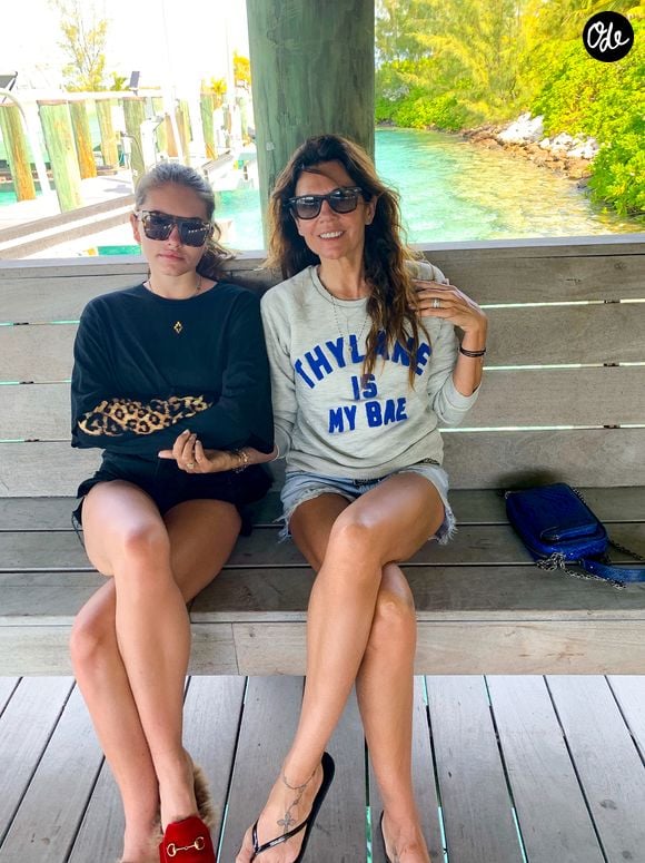 Thylane Blondeau et sa mère Véronika Loubry pendant leurs vacances en famille pour fêter les 18 ans de Thylane sur l'île de Staniel Cay, aux Bahamas, le 5 avril 2019.
AGENCE / BESTIMAGE