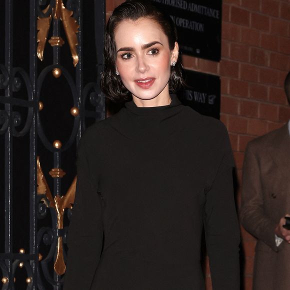 30 octobre 2024. Lily Collins et Alvaro Norte quittant la soirée presse 'Barcelona' au théâtre The Duke of York.