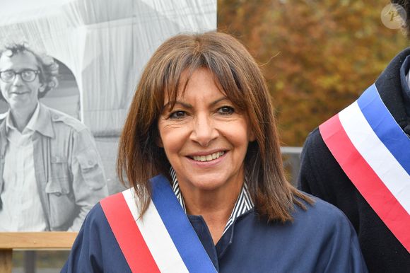 Anne Hidalgo, maire de Paris  - Inauguration de la place du Pont Neuf Christo et Jeanne-Claude à Paris, à l'occasion du 40ème anniversaire de l'édifice empaqueté, le 3 octobre 2025. 
© PixPlanete / Bestimage