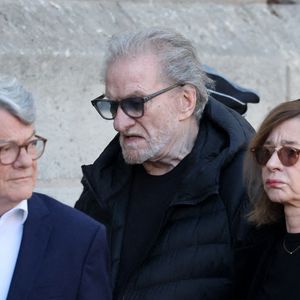 Nathalie Baye avait vécu une idylle de plusieurs années avec Jean-Louis Borloo, l'avocat devenu homme politique. 

Jean-Louis Borloo, Eddy Mitchell et sa femme Muriel Bailleul - Obsèques de Nathalie Baye en l'église Saint-Sulpice à Paris le 24 avril 2026. © Dominique Jacovides - Coadic Guirec / Bestimage