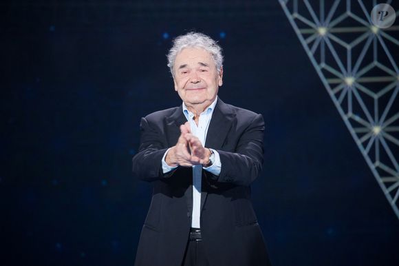 Pierre Perret enregistre l'émission "La boîte à Secrets" à Paris, qui sera diffusée le 9 septembre sur France 3. © Tiziano Da Silva / Bestimage
