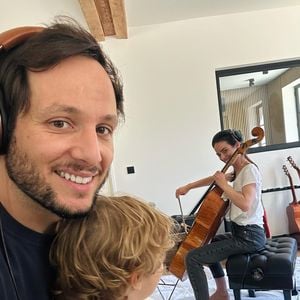 Son fils Edgar, 3 ans et demi, l’accompagne dans cette aventure et lui offre même de tendres conseils pleins de sagesse.

Vianney a partagé des photos de son fils Edgar sur Instagram le 12 août 2024.