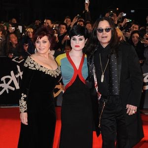 Sharon, Kelly et Ozzy Osbourne arrivent aux BRIT Awards 2008, à Earls Court à Londres, Royaume-Uni, le 20 février 2008. Photo par Joel Ryan/PA Photos/ABACAPRESS.COM
